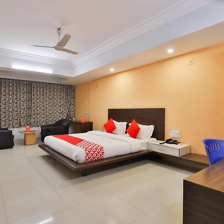 Infocity Club And Resort Gandhinagar Kültér fotó