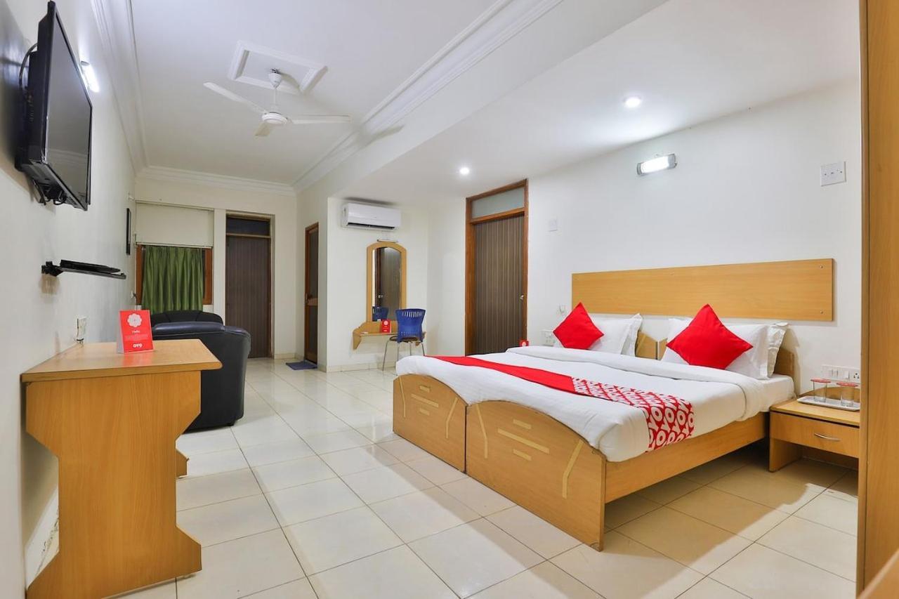 Infocity Club And Resort Gandhinagar Kültér fotó