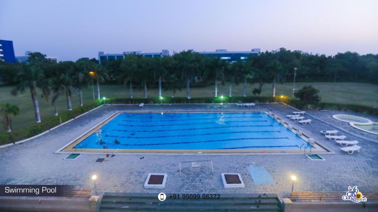 Infocity Club And Resort Gandhinagar Kültér fotó