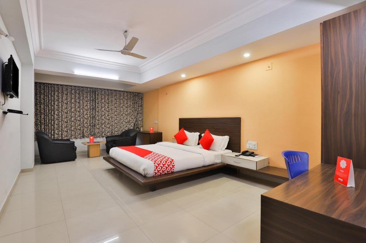 Infocity Club And Resort Gandhinagar Kültér fotó