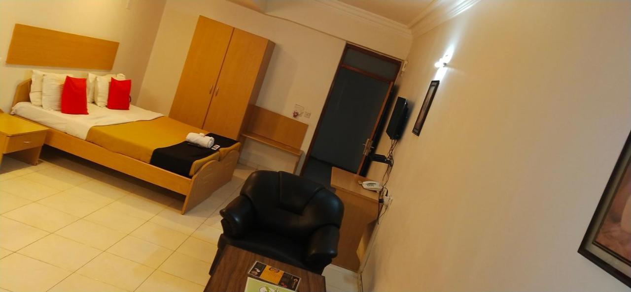 Infocity Club And Resort Gandhinagar Kültér fotó